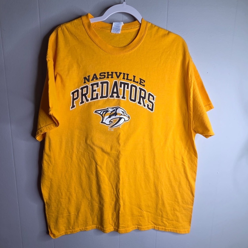 Gildan Nashville Predators NHL Hockey Graphic T-Shirt Gold Mens‎ XL